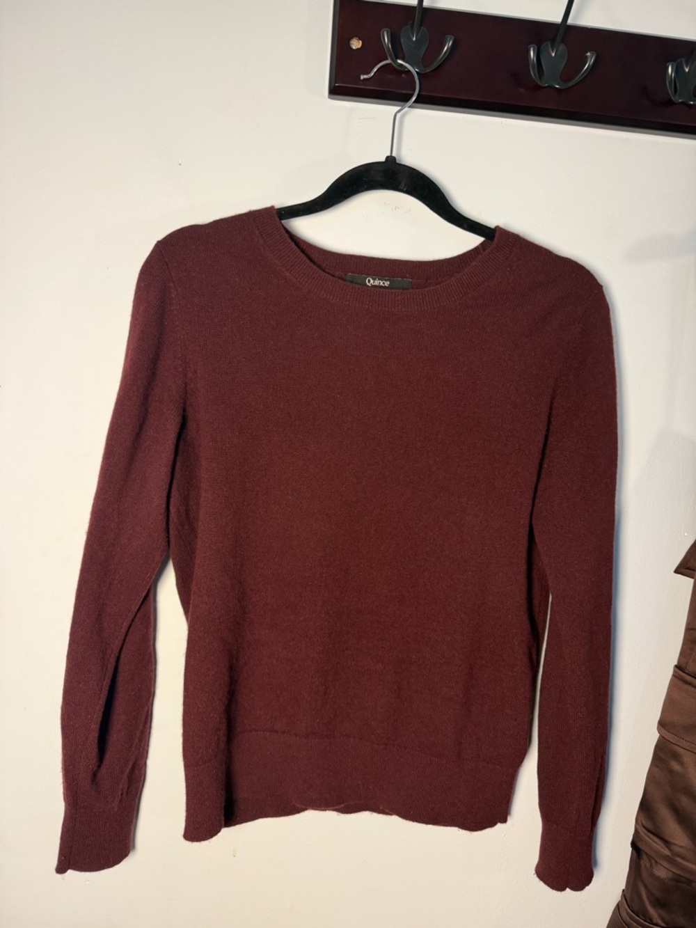 Quince Women's Burgundy 100% cashmere Crewneck Sweater